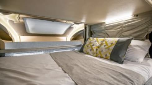 Riding Roamer – Auto Trail F74 - 4 seat belts can sleep 4- 6 - perfect for a road trip