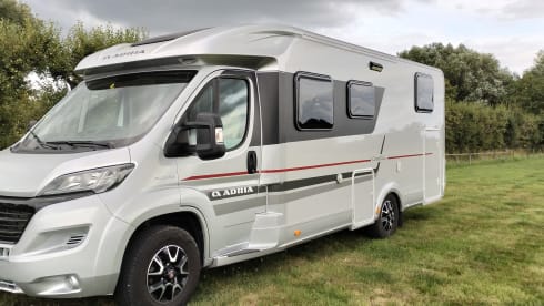 La Dulce Vida – Beautiful Adria Coral 670 platinum semi-integrated from 2017