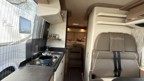 Making Memories 5 – 2023 Malibu charming GT640 Automaat luxe Buscamper skyview 