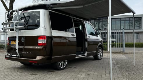 Rinus – 4p Volkswagen t5 150 hp automatic bus camper