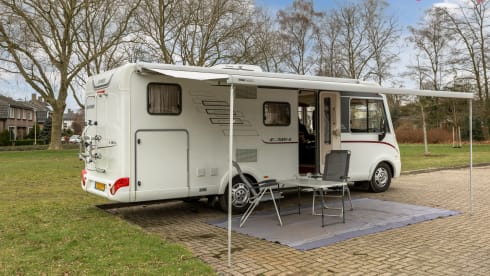 Liedje – Hymer Exsis-i with 2x AIRCO