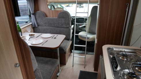 McLouis M700, 6 couchages et assises.