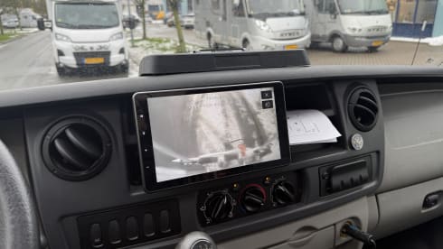 Haags Bakkie – 2p Knaus semi-integrated uit 2005