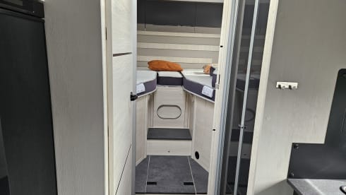 GPV48X – Luxury Modern 4 pers Sunlight T67 with length bed | Km free! 