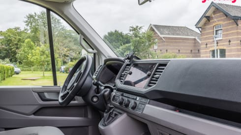 4-person VW GRAND CALIFORNIA automatic WITH AIR CONDITIONING, shower and toilet 
