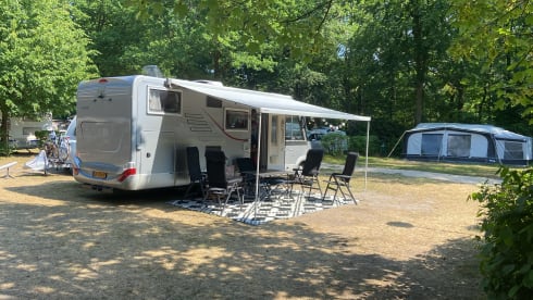 4p Hymer B 674 SL integrated from 2009 including length beds and fold-down bed