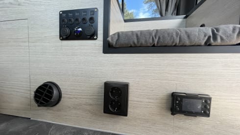 Louver – 2/3p Landrover Defender 110. Complete installation for your comfortable adventure