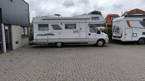 6p Hymer alcove uit 1996