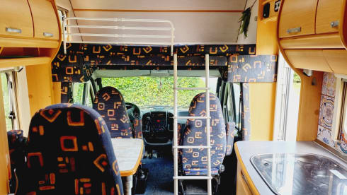 Casa – Leuke alkoof camper voor 4 personen om avonturen te beleven!