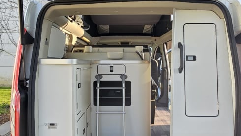 ROSA – Campervan Ford per 4 persone del 2023