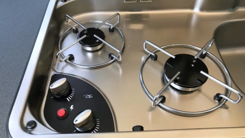 Ongi – Furgone attrezzato per 4 persone con tetto apribile