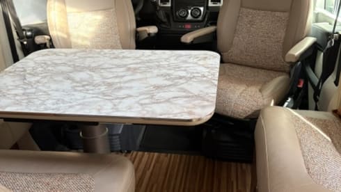 Luxe Adria Coral-enkele bedden-volledig uitgerust