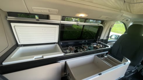 ROADSTORE 53230 – Mercedes Marco-Polo V250 190CV 4MATIC fitted van rental 4 beds