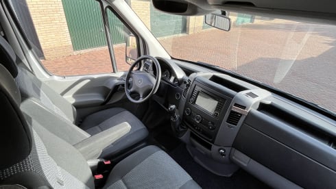 Hank the Van – Luxury off-grid Mercedes Sprinter