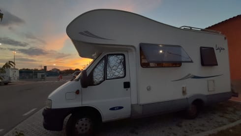 6-seater overcab McLouis Lagan 411