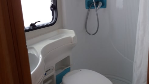 Rent a nice camper, extra's including bike rack