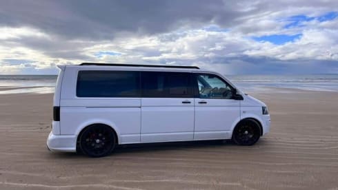 The Poacher – VOLKSWAGON T5 LWB