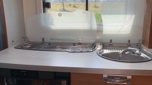 “De Zeeuwse Parel” – luxury 2-person camper for rent