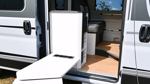 Ongi – Furgone attrezzato per 4 persone con tetto apribile