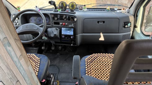 Billie – 2p Peugeot bus from 2000