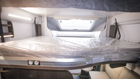 2021 *Full Option* Benimar Cocoon 463 with AUTOMATIC