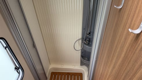 Compact! – Compact camper of 560 length with air conditioning Flash 02