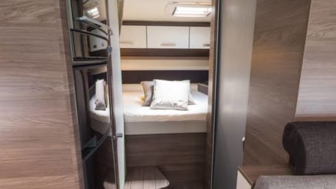 Johnny Bravo  – Alcôve Knaus pour 4 personnes à partir de 2021