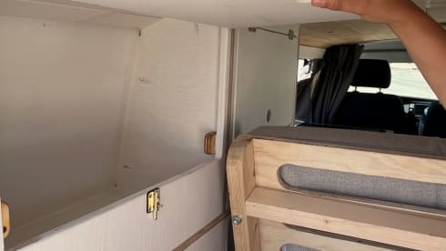 kampr – Converted Volkswagen campervan from 2021 (2p + child)