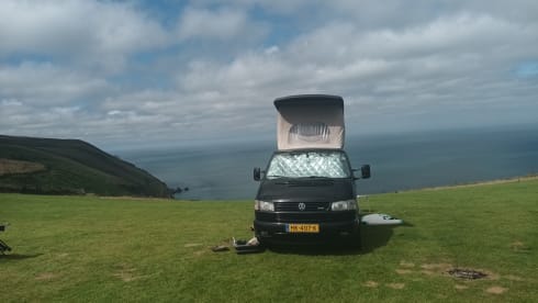 4p Volkswagen campervan with lifting roof tent