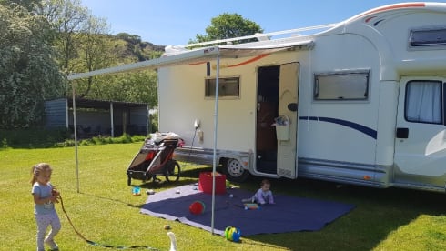 FAMILY MOHO with central heating, AirCon, solar power and TV