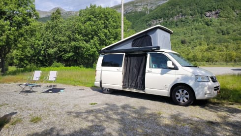 Liv – 2p Volkswagen campervan uit 2009