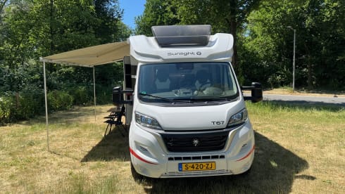 Luxury Sunlight T67 semi-integrated