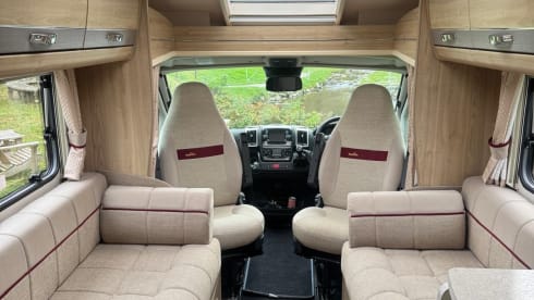 Cezar&Cleo – Eldis Majestic 185 , 4 Berth and 4 belt