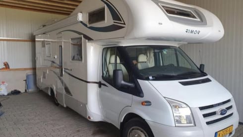 Doe een aanvraag!  – This camper (including rental account) is for sale! 