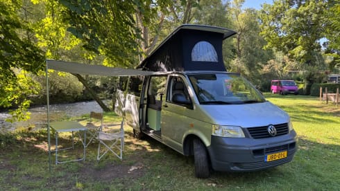 2p Volkswagen campervan uit 2006