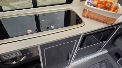 Roaming Retreat – Camping-car VW de luxe LWB 148 BHP.  