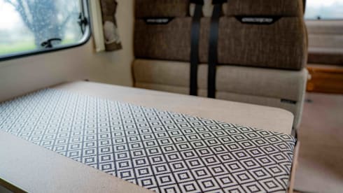 Taylor – Peugeot Bailey Approach camper met 6 slaapplaatsen, bouwjaar 2011.