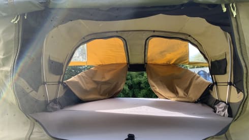 Happy Bimmer Rooftop Tent – Reliable BMW 740d with very large Thule roof tent and complete inventory