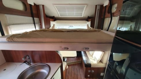 Start your freedom – Spacious MC Louis Sovereign 80 Semi-Integral