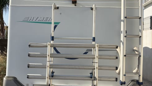 Hymer-Nischenwohnwagen für 6 Personen aus dem Jahr 2001