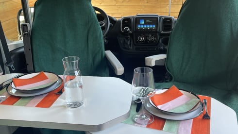 V630J – 2p Pilote bus from 2025
