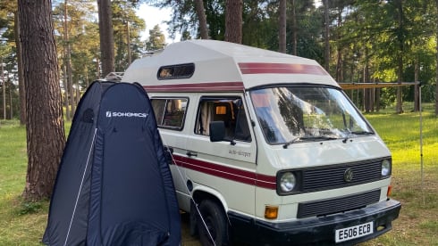 Velma – 4 berth Volkswagen campervan from 1988