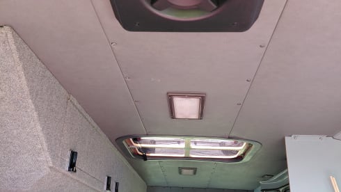 2-person Peugeot campervan from 1997