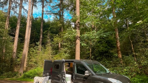 Dolores – Unique and complete single-person camper Dolores. Small van, big adventure.