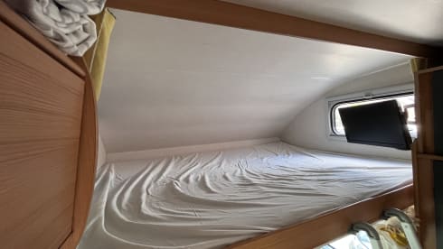 Luxurious neat family camper, 6 seats + belt, fully furnished