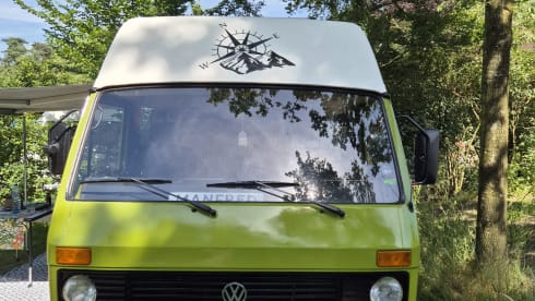 Manfred – VW LT28 - Atmospheric 2p camper bus from 1976