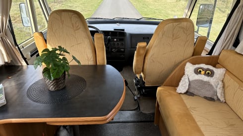 Discover freedom with our fresh Hymer B 584 – with bar layout, lifting bed 
