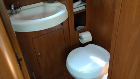 Very luxurious 2p Laika semi-integrated camper