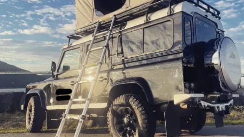 Landrover Defender 110 With Tentbox Accommodation 