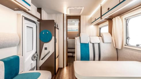 Moby – Luxury 5-person campervan 2024 - automatic + Wi-Fi option